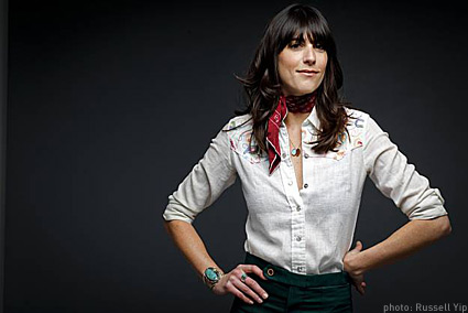 Nicki Bluhm bio